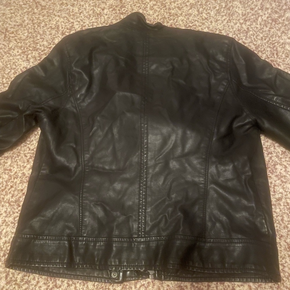 leather jacket - Picture 3 of 5